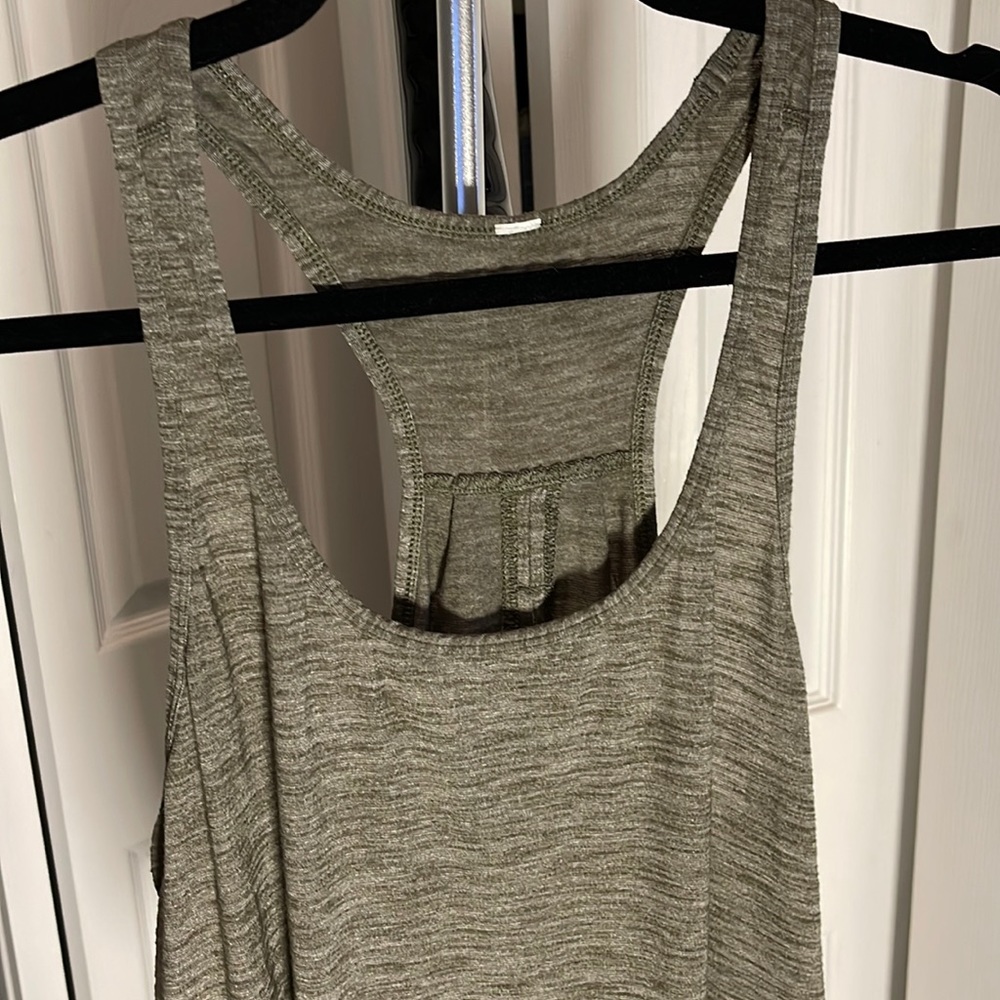 Lululemon salute the sun tank - size 12 - heathered gator green